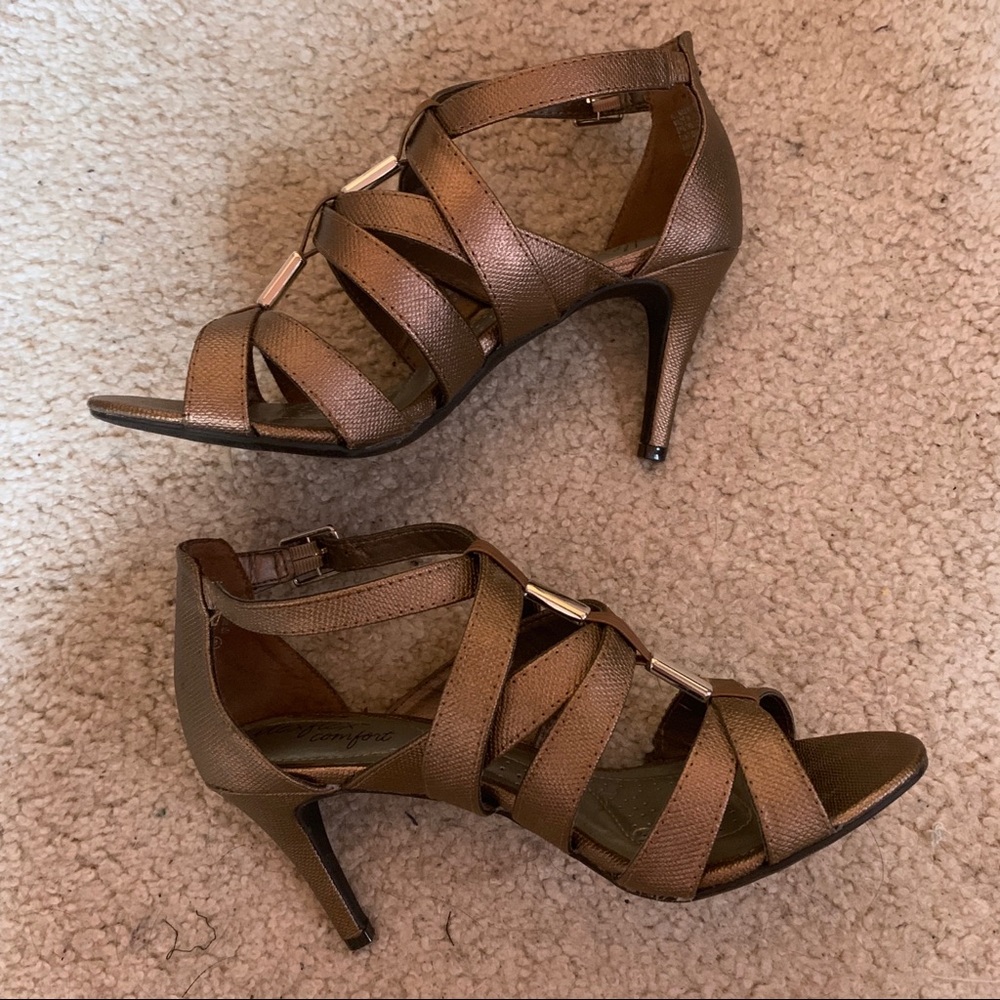 Metallic brown heels, NEVER WORN, size 8 WIDE